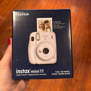 NWT Instax Mini 11 Polaroid Camera